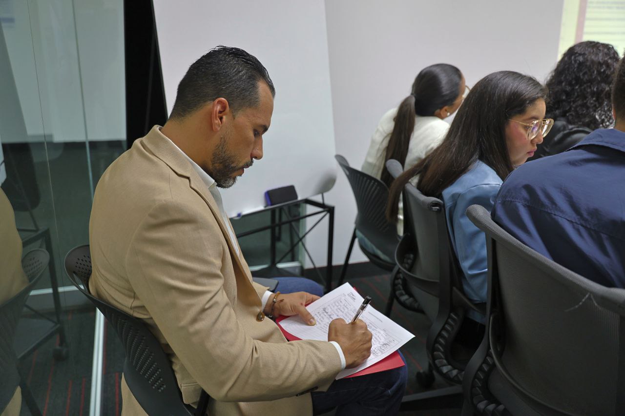 photo_5046431043900519710_y