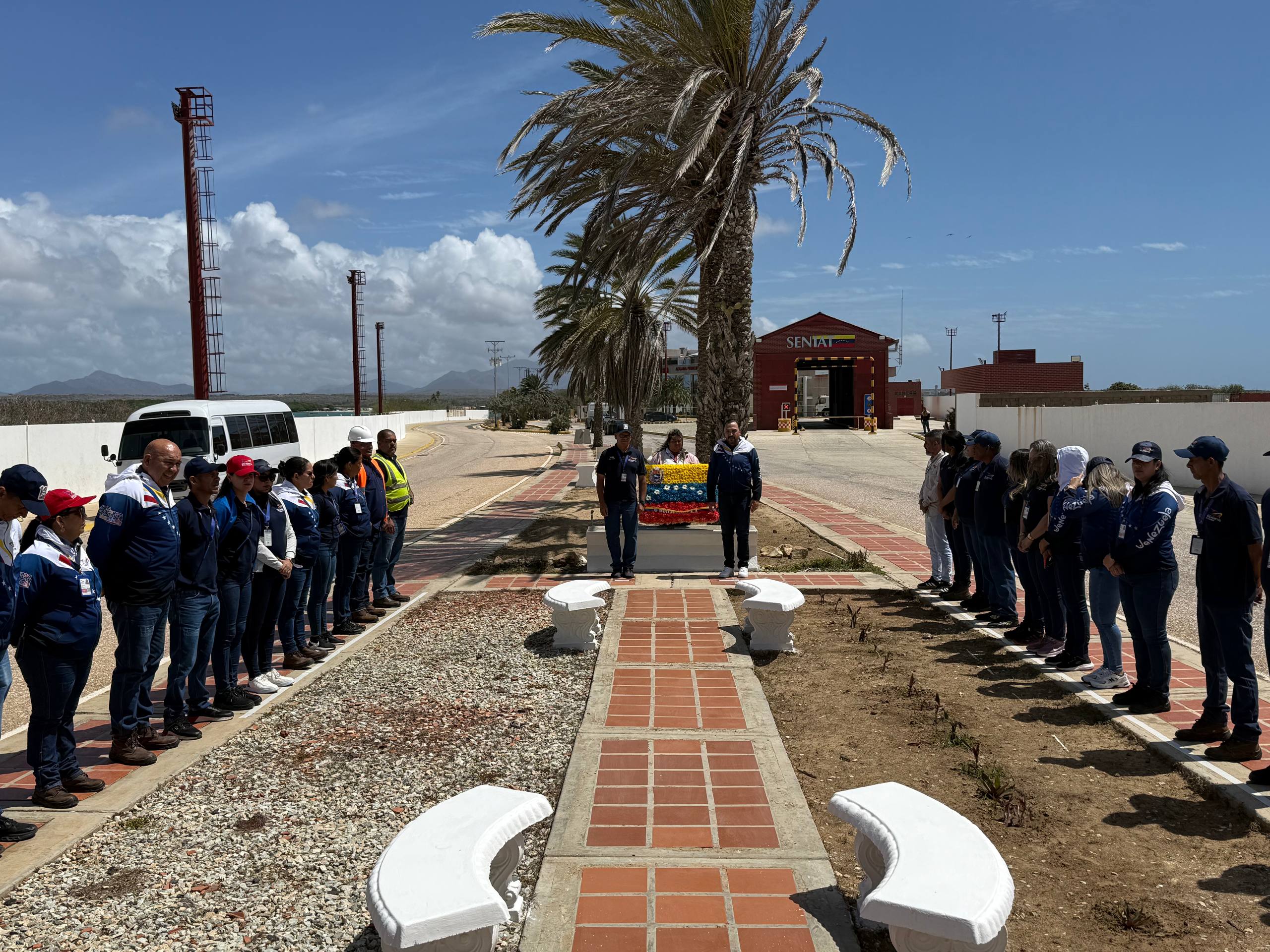 photo_4994812954414877586_w