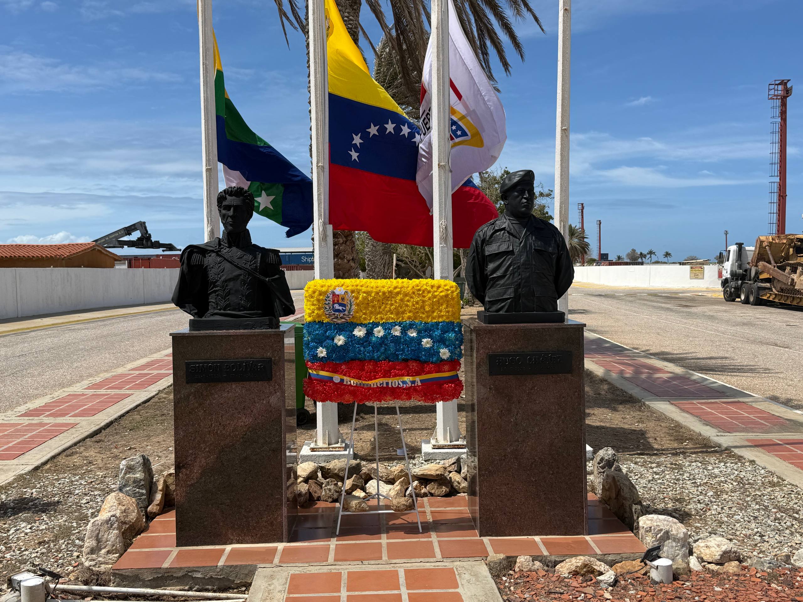 photo_4994812954414877587_w