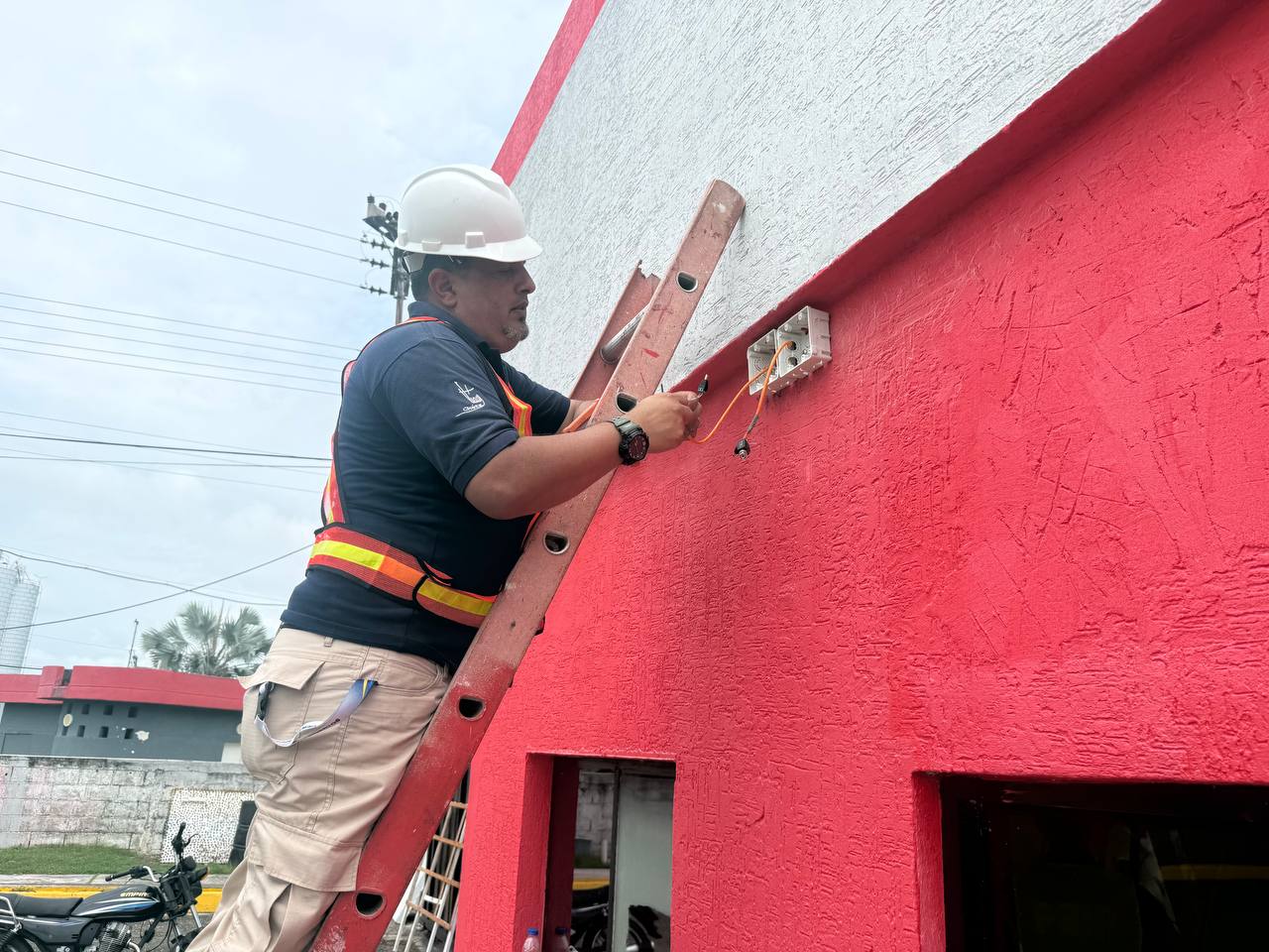 photo_5037521559450487700_y