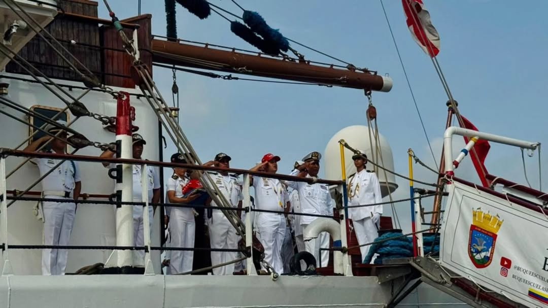 #EsNoticia📰 -- Bajo la consigna “Mares de Unión por el Sueño de Bolívar”, el Buque Escuela Sim (4)