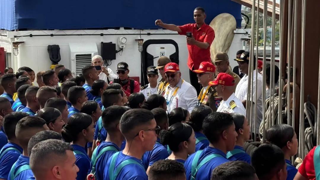 #EsNoticia📰 -- Bajo la consigna “Mares de Unión por el Sueño de Bolívar”, el Buque Escuela Sim (7)