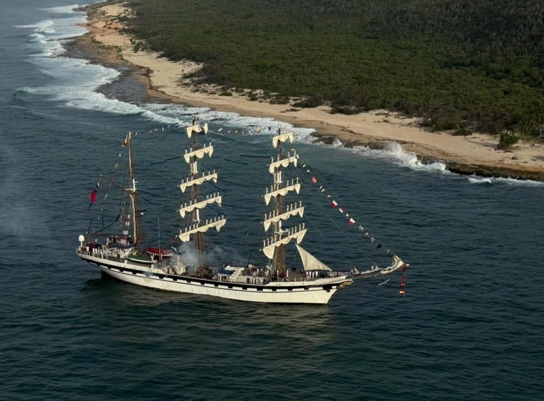 #EsNoticia📰 -- Bajo la consigna “Mares de Unión por el Sueño de Bolívar”, el Buque Escuela Sim