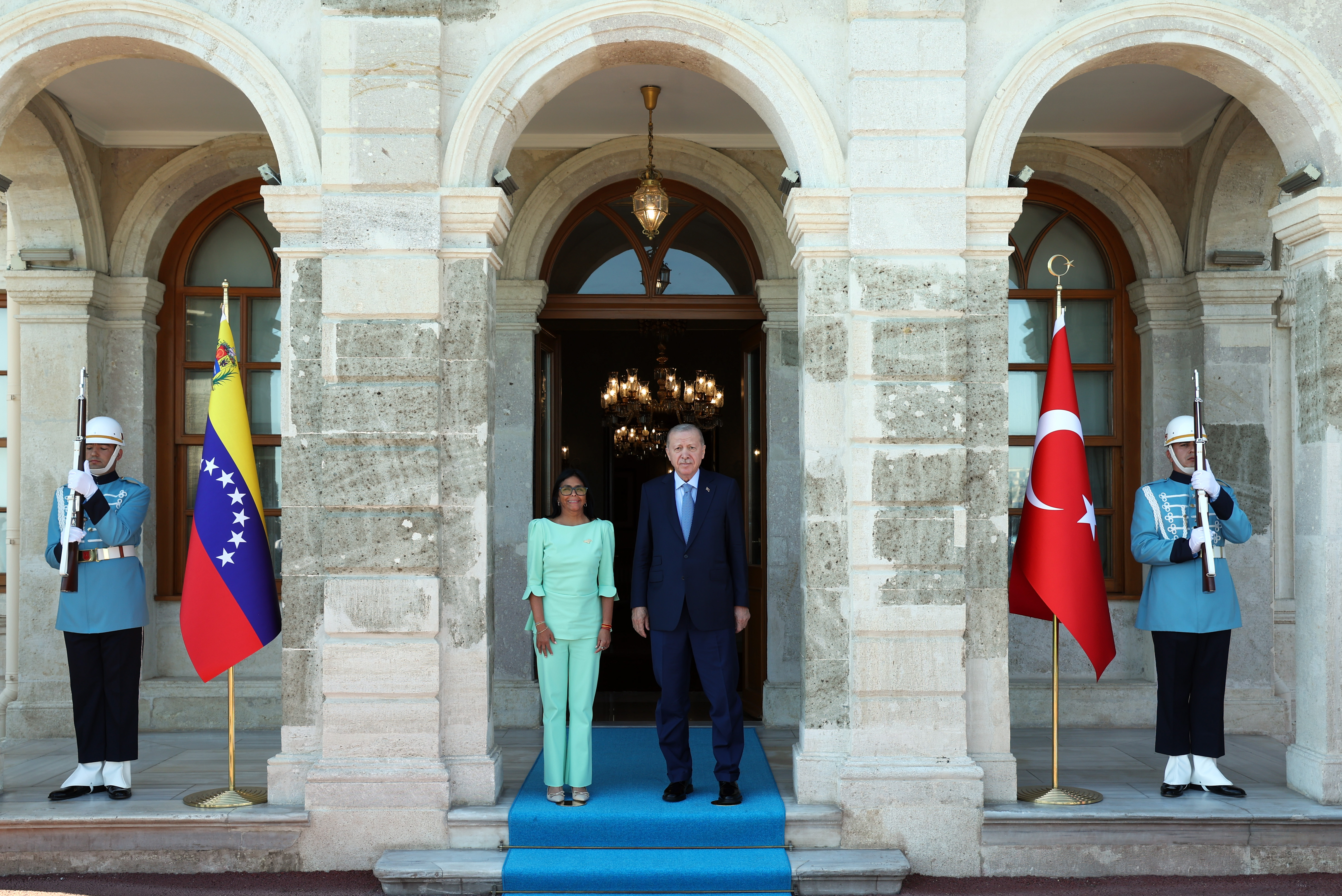 Cumhurbaşkanı Recep Tayyip Erdoğan, Cumhurbaşkanlığı Dolmabahçe Ofisi'nde,Venezuela Geçici Devlet Başkanı Delcy Rodriguez ile bir araya geldi. ( TCCB/ Mustafa Kamacı - Anadolu Ajansı )